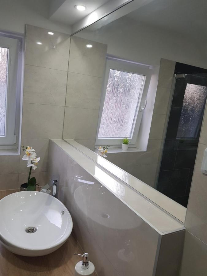 Rooms Vanteo Korenica Eksteriør bilde