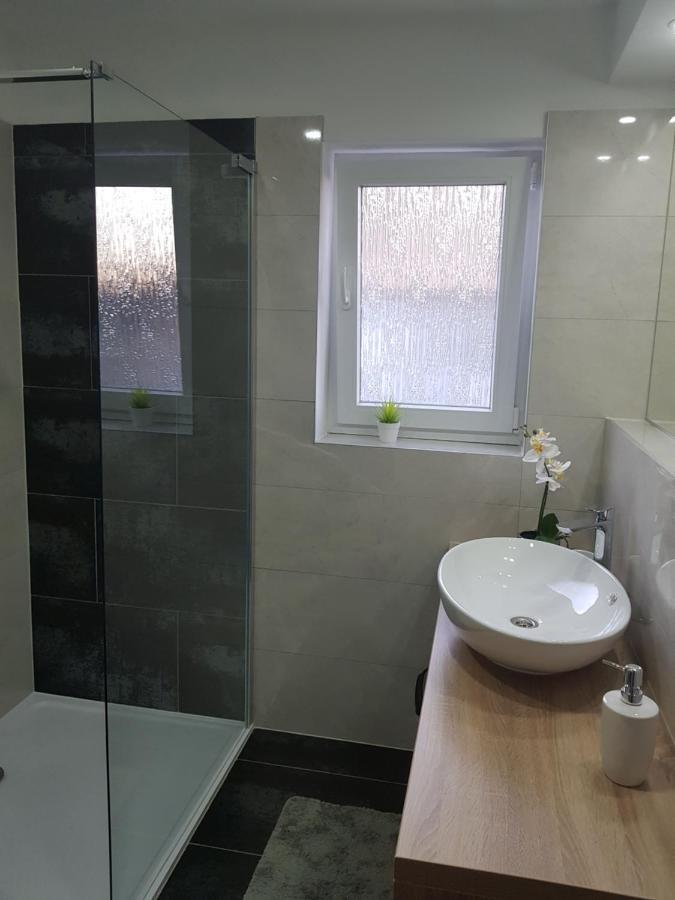 Rooms Vanteo Korenica Eksteriør bilde